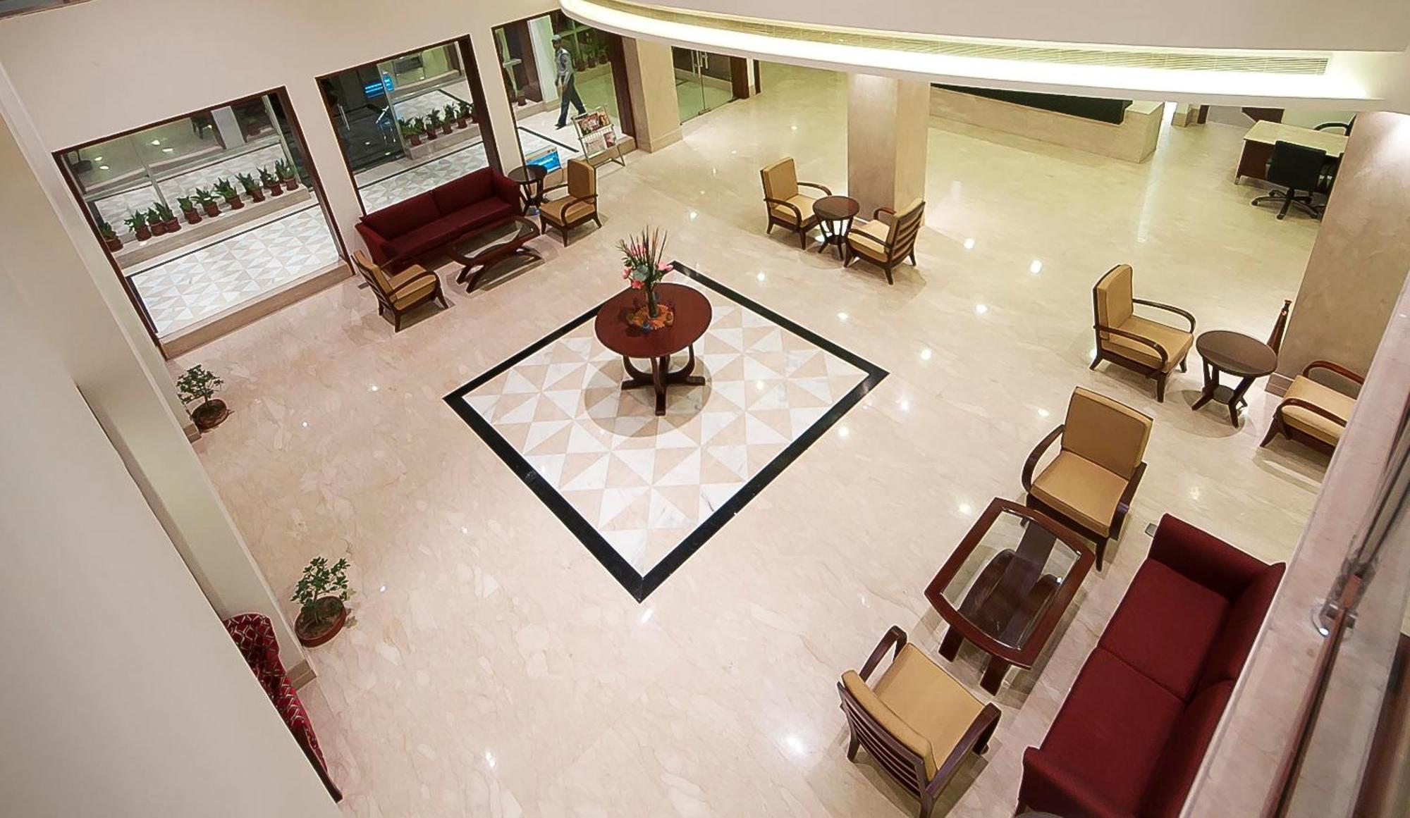 The Golden Plaza Hotel Панчкула Экстерьер фото