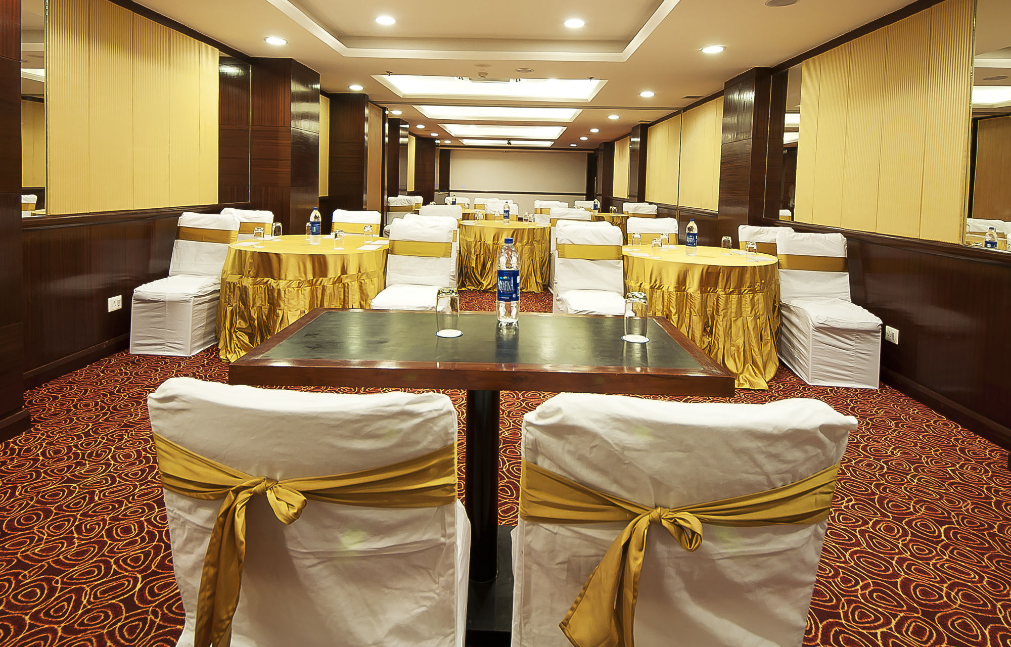 The Golden Plaza Hotel Панчкула Экстерьер фото